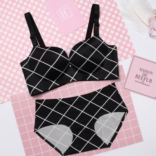 In 2021, A Thin Bra with A Seamless Large Size, A Big Chest and A Small Female Underwear, Fat Mm, and A Pair of Underwear