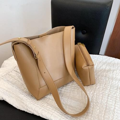2021new Retro Messenger Bag High Quality Wide Shoulder Strap Large Capacity One-shoulder Student Class Bag Female Bag Bucket Bag