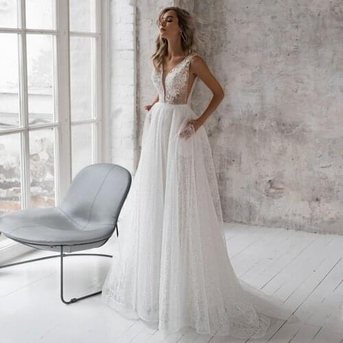 Charming A-Line V-Neck Wedding Dresses 2021 Sleeveless Lace Appliques Floor Length Beach Bridal Gown For Women Blackless Zipper