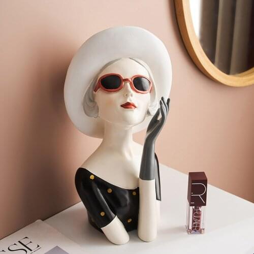 Nordic Creative Girl Sculpture Resin Modern Urban Crafts Living Room Ornaments Home Decor Figurine Meditation Resin Sculpture