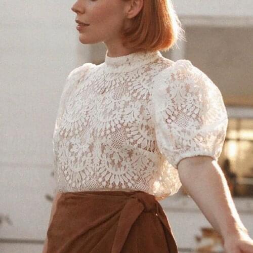 Short SLeeve Lace Blouse Femme High Collar Puff Sleeve Blouse Buttons Shirts Mujer Chic Retro Hauts en dentelle manches courtes