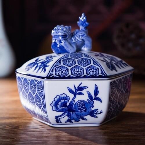Jingdezhen painted blue and white ceramic jewelry box Necklace Earrings storage storage box Home Furnishing decorative ware