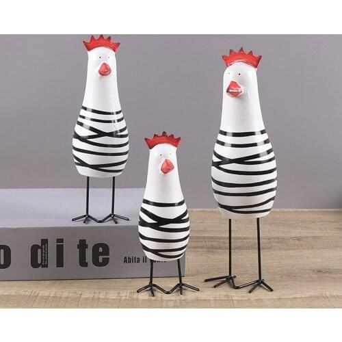 European Country Style Hand Painted White With Black Stripe Colors Tabletop Small Middle Large Wooden Rooster Figurines Set Of 3