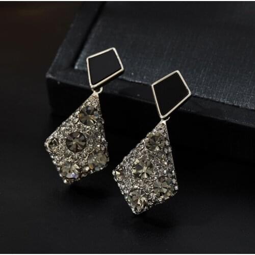 Irregular retro black geometric earrings fashion simple ladies jewelry personality metal ladies accessories black drop earrings