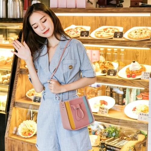 Colorful2021 Sale of New Tide Atmosphere Ins Super Fire Color Contrast Stripe Shoulder Bag Foreign Wholesale