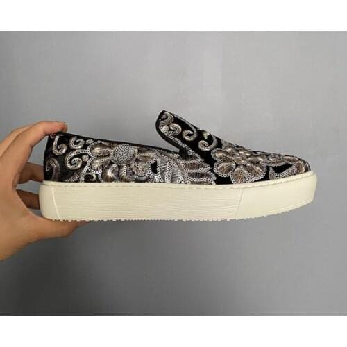 High Quality Round toe embroidery Suede casual shoes handmade Fashion Men shoes Fashion Slip on increase shoes for men