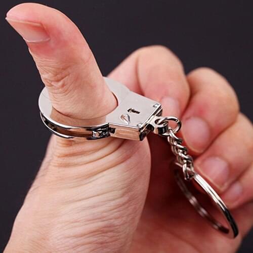 1 PC Lock Cuff Key Chain Ring Mini Size Handcuffs Keyfob Decoration Men Women Party Gift Beauty Bag Decor