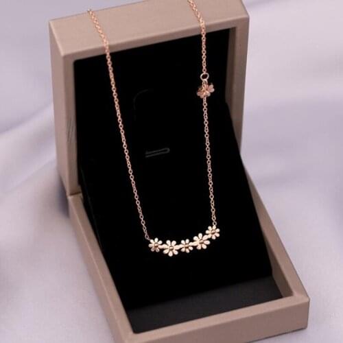 2021 New Fashion Sweet and Lovely Little Daisy flowers Pendant Necklace Hot Best Friend Gift Jewelry for Women Dropshipping