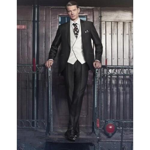 2018 New Arrivals One Button Black Groom Tuxedos Peak Lapel Groomsmen Best Man Wedding Prom Suits (Jacket+Pants+Vest+Tie)