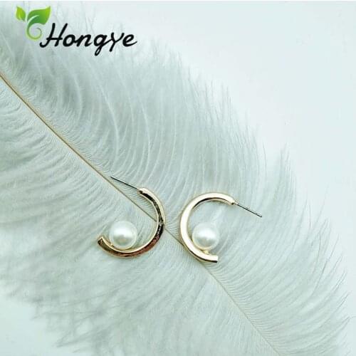 New Arrival C Shaped Women Drop Earrings Natural Pearl Dangler 2020 Summer Beach Simple Design Gold Metal Tassel Earrings Brinco