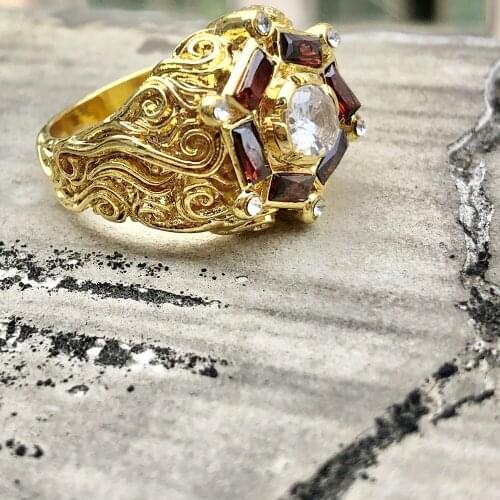 New Arrival Luxury Nobility Ring Six Red Crystal Round Zircon Ring Sea Wave Pattern Gold Color Brand Ring Mens Cocktail Jewelry