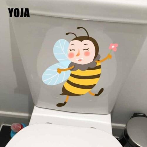 YOJA 19.9X22.9CM Happy Bees With Flowers In Their Hands Home Decor Wall Stickers Toilet Decal T5-0869