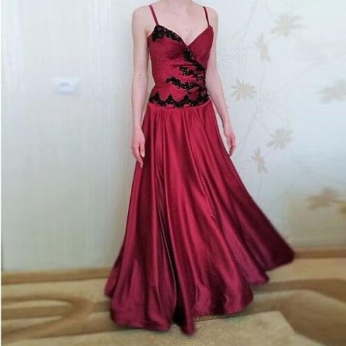 Elegant A-line Prom Dresses Spaghetti Straps V-neck Vestido De Formal Red Dress With Black Appliques Formal Party Dress Lace Up
