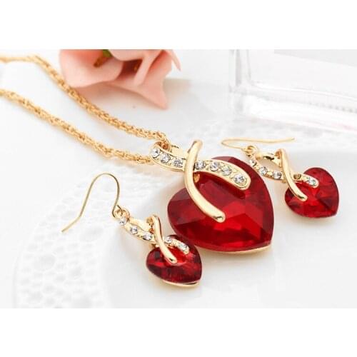 Wholesale jewelry simple personality wild temperament Womens Fashion New Crystal Pendant Necklace Statement Female