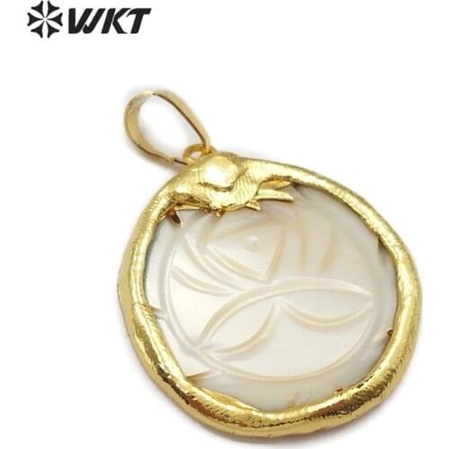 WT-JP155 WKT Natural Shell Pendant Gold Bezel Circular Pendant Women Fashion Necklace Pendant Jewelry
