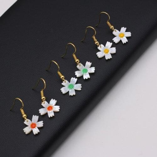 New Style Natural Seawater Shell Earrings Mother Of Pearl Shell Flower For Elegant Women Love Romantic Gift Size 15 X 15 MM