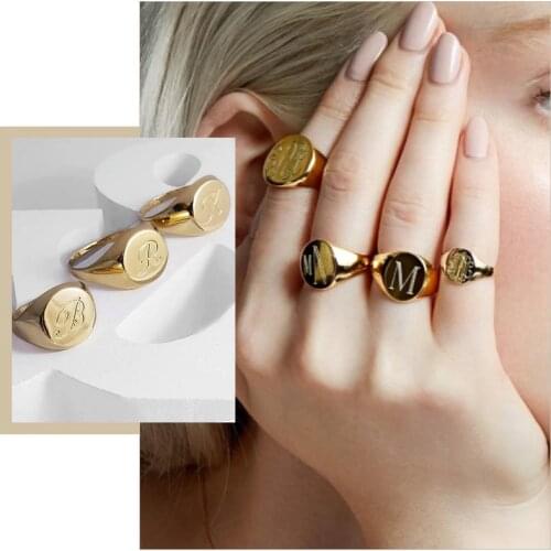 Customized Women Signet Ring Chunky Round Top Initial Letter Stamp Stainless Steel Punk Candid Fashion Jewelry