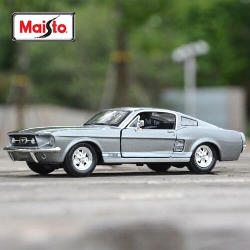 Maisto 1:24 1967 Ford Mustang GT Sports Car Static Die Cast Vehicles Collectible Model Car Toys
