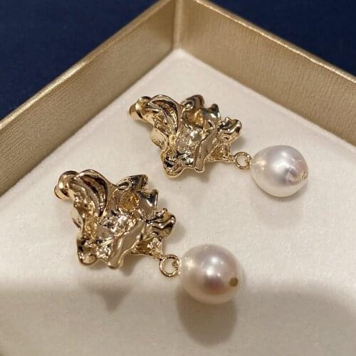 2021 Korean version High Quality Retro Elegant Metal Wind Folds Natural Pearl Gold Color Earrings Long Tassel For Women Jewelry