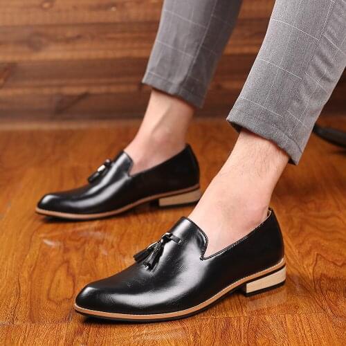 2021 Formal Shoes Men Tassel Loafers Classic Shoes Men Brogues Men Office Shoes Italian Brand Designer Shoes Men Sapato Social