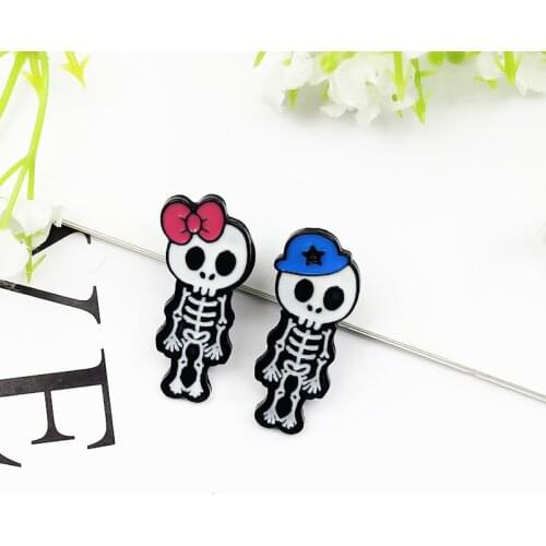 Fashion Personality Design Skull Frame Girl Boy Trend Punk Style Brooch Creative Good Friend Badge Backpack Clothing Accessories