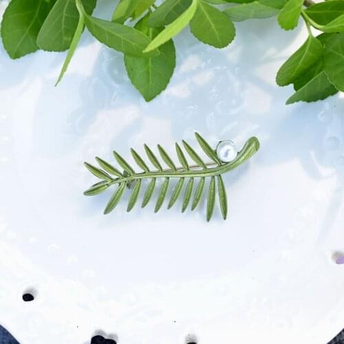 Fresh Slender Leaves Plant Brooches For Women Simple Elegant Charms Cute Pearl Corsage Pins Fashion Jewelry Female Girl Gift