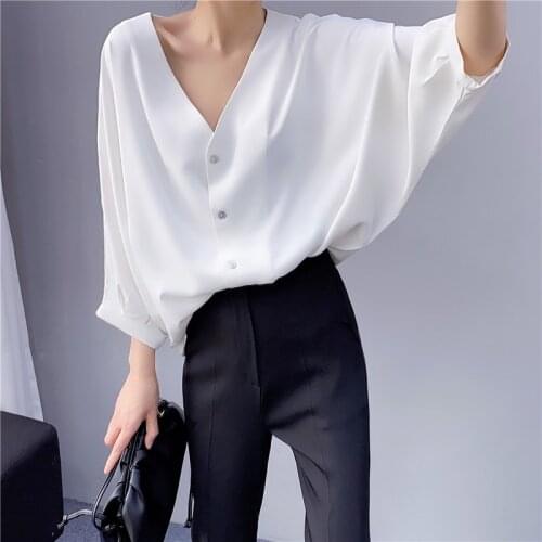 Loose and thin white shirt short sleeve summer V-neck fashion foreign style design sense minority shirt womans tops