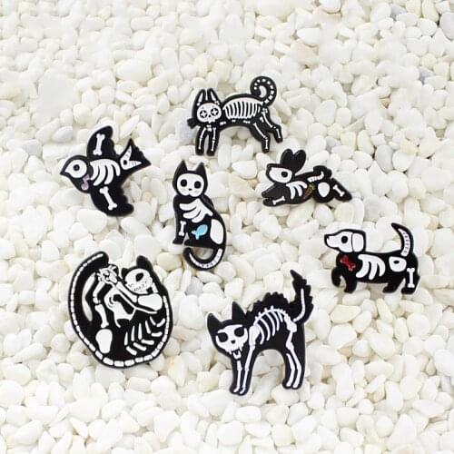 Lovely Animal Brooch Skeleton Cat Dog Rabbit Bird Black and White Skull Enamel Pin Womens Animal Badge Jewelry Gift for Fans