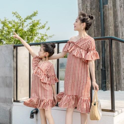 2019 Summer Mommy and me Dress Plaid Red Strapless Dresses Family Matching Outfits Mom Daughter Fashion Dress Vacation Clothing