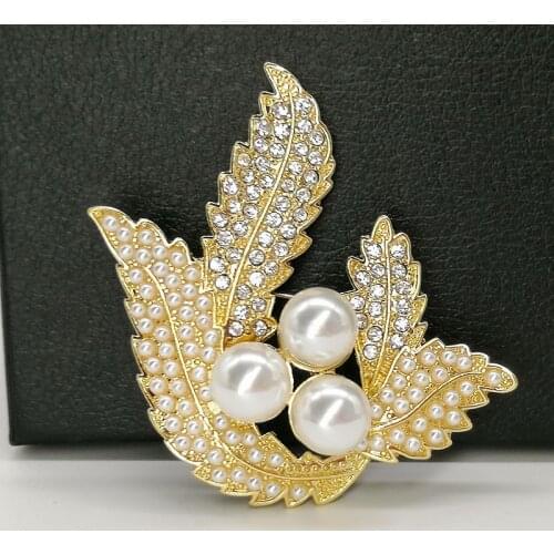 Retro Artificial Pearls Metal Leaves Plant Brooches Crystal Rhinestone Badge Pins Scarf Buckle Pins Vintage Jewelry Wholesale