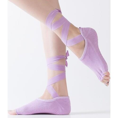 New Fashion Sports Socks Skillful Manufacture Cross Belt Anti-Slip Sports Yoga Socks Women Fitness Open Toe Five Finger Socks