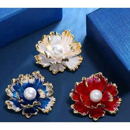 Womens fashion jewelry Chinese style natural white freshwater pearls luxury lotus brooch