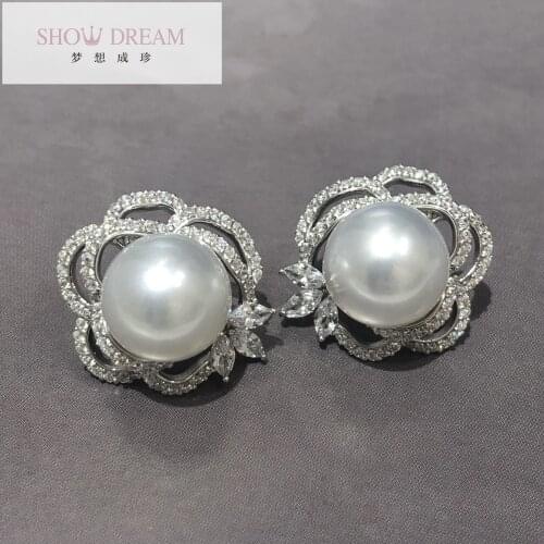 SHOWDREAM Pearl Earrings