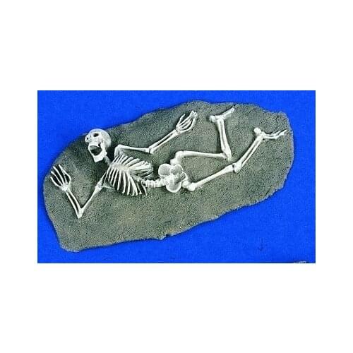 Scenario Model: The bones of the fallen resin soldier 1:35