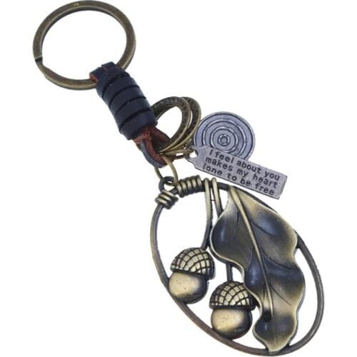 Vintage Leather Keychain for Men Women Classic Nut Leaf Metal Key Chain Rings Bag Accessories Car Holder Retro Fashion Jewelry
