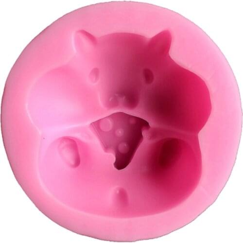 Cute cartoon hamster cheese sugar mold cake chocolate silicone mold aromatherapy gypsum clay car decoration production tool