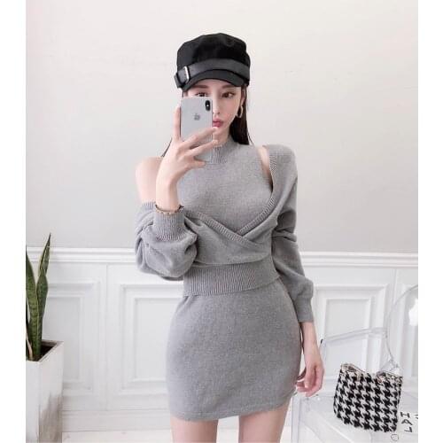 Early spring French retro playful suit small fragrant knitted knitted off-shoulder sweater dress two-piece package hip