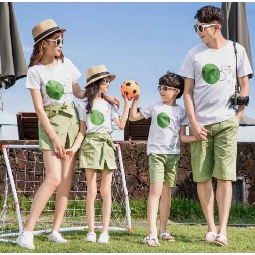 Family Matching Clothes Summer Mum Daughter Dresses Dad and Son Matching T-shirts with Shorts Holiday Matching Couple Outfits