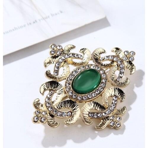 Morkopela Antique Crystal Emerald Green Ornate Jewelry Brooch Victorian Style Rhinestone Green Broach for Bridal Sash Brooches