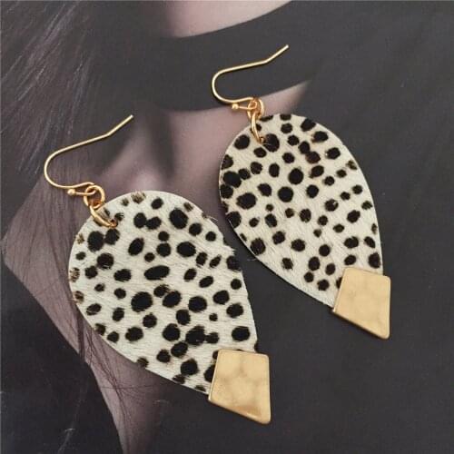 Sexy Gold Color Plating Metal Decorated Wild Animal Skin Printed Leaf Shape Drop Earrings For Women Girl Bohemia Elegant Jewelry