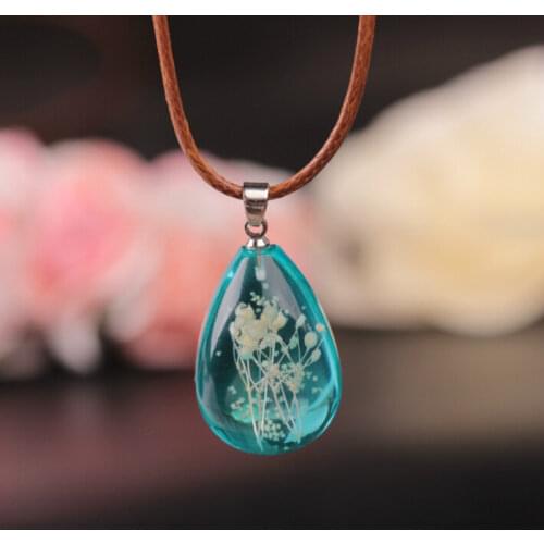2019 Fashion Simple Transparent Water Drop Ture Dry Flower Pendant Necklace Charm Luminous Color Crystal Resin Jewelry for Women