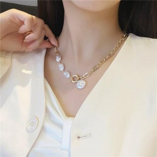 Adolph 2021 Summer New Korean Asymmetry Pearl Collar Necklace Statement Chain Choker Gold Necklaces Jewelry for Ladies For Women
