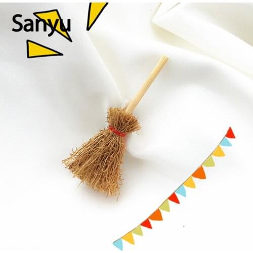 Ceative New Design Funny A Witch Broom Yellow Brooch Pins for Women Girls Lovely Fashion Besom Brooches Jewelry Wholesale 2019