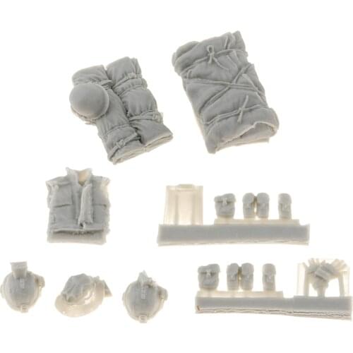 MagiDeal 1:35 Resin Soldier Package Hat Armor Cap Gloves Models for Diorama