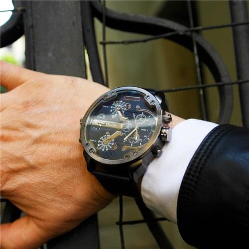 Oulm Super Big Size Luxury Brand Men Watches Two Time Zone Quartz Wristwatch Best Gifts for Outdoor Travel Sport Mens Watch