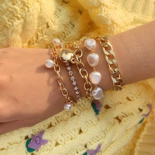 2021 New Cuban Punk Heart Bracelet Bracelet Womens Metal Multilayer Imitation Pearl Bracelet Jewelry Wholesale