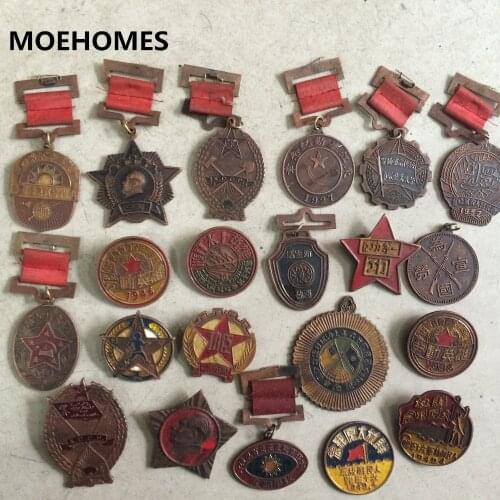 20pcs Random sent China Each period of the bronze Honor Commemorative Friendship Medal decoration metal handicraft medal