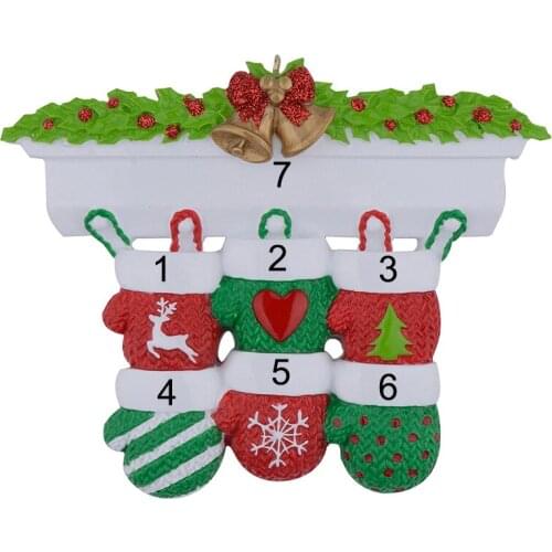 Mantel Gloves Family of 6 Polyresin Personalized Christmas Ornaments Hand Painted Textured Figurine For Gifts Home Decoration