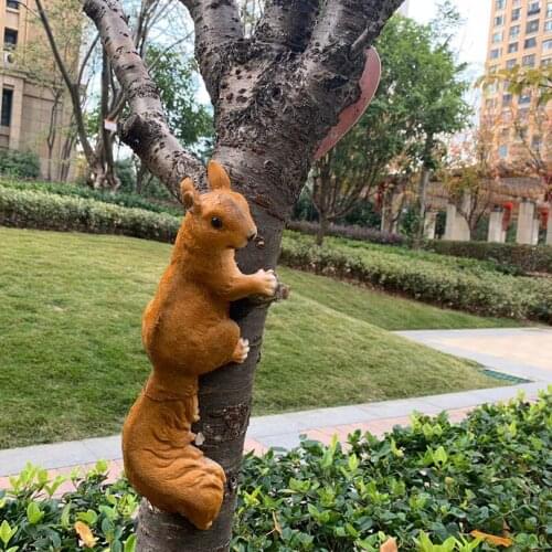 Nordic Art Simulation Tree Climbing Little Squirrel Decoration Garden Outdoor View Decoration Animal Sculpture Crafts Decoration