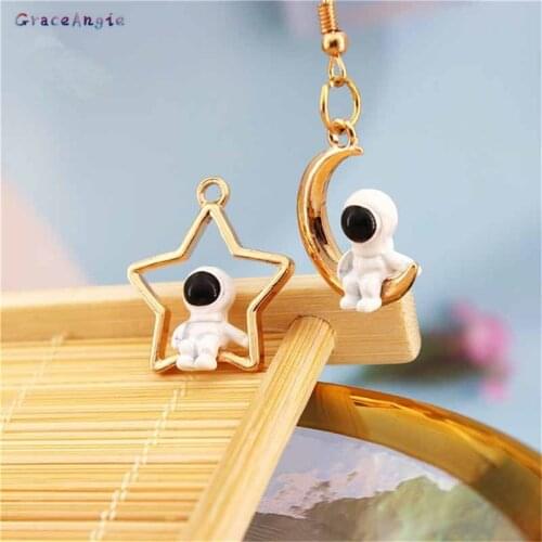 2Pcs Mix Moon Star charms Fashion Earrings jewelry accessories Astronaut pendant For bracelet necklace Brooches Pins White Gold